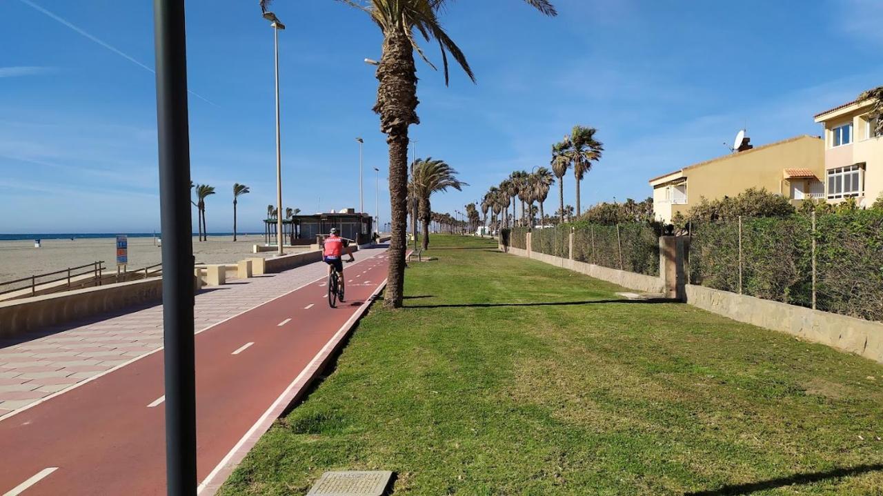 Atractivo Apartamento En La Playa Con Parking Roquetas de Mar Exteriör bild