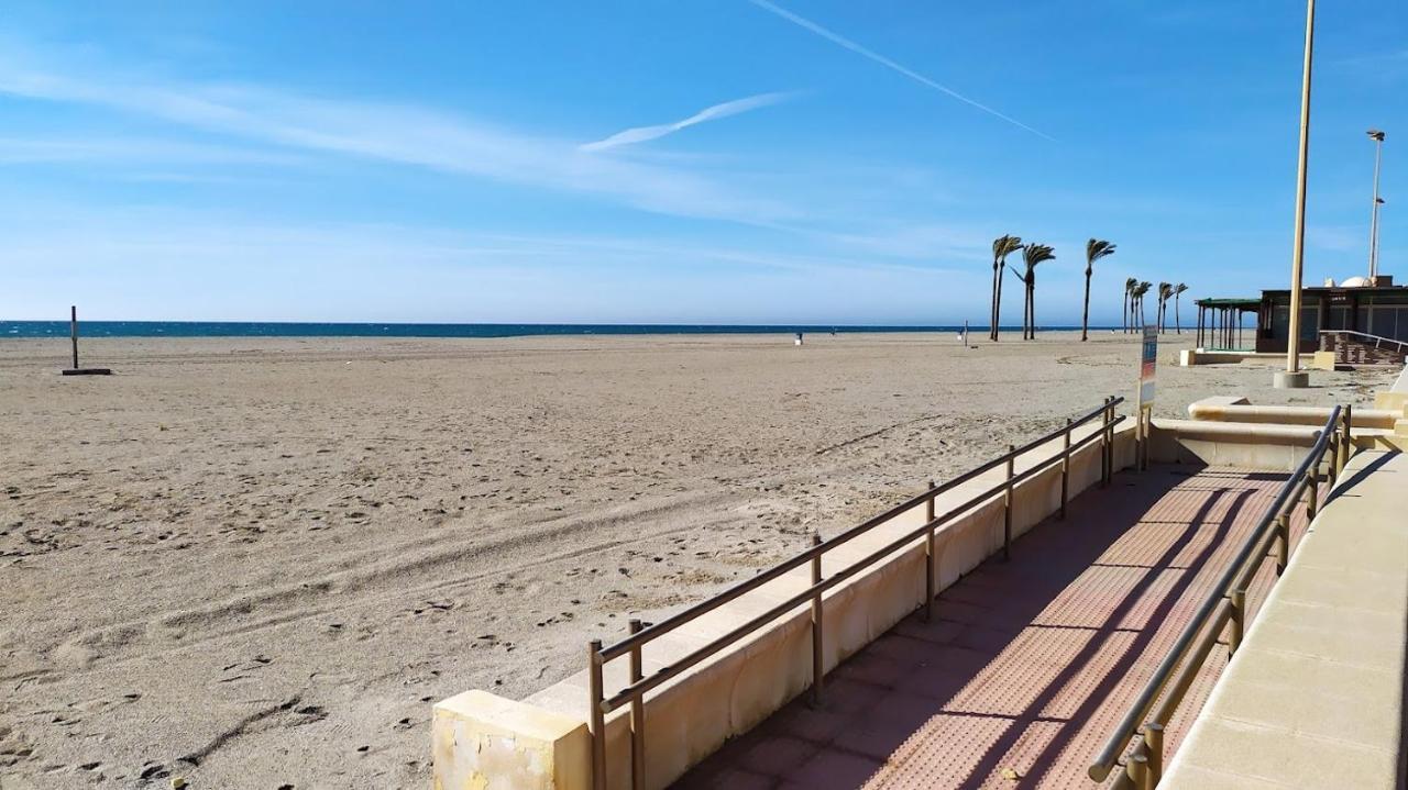 Atractivo Apartamento En La Playa Con Parking Roquetas de Mar Exteriör bild
