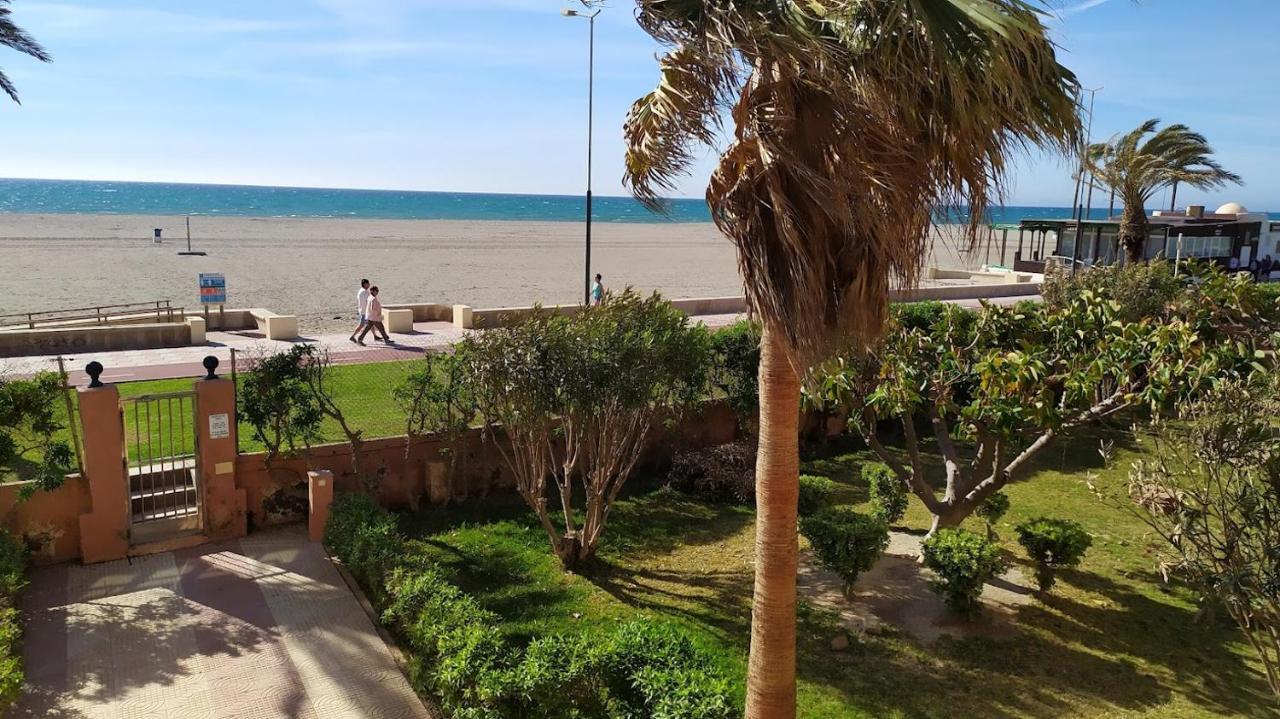 Atractivo Apartamento En La Playa Con Parking Roquetas de Mar Exteriör bild
