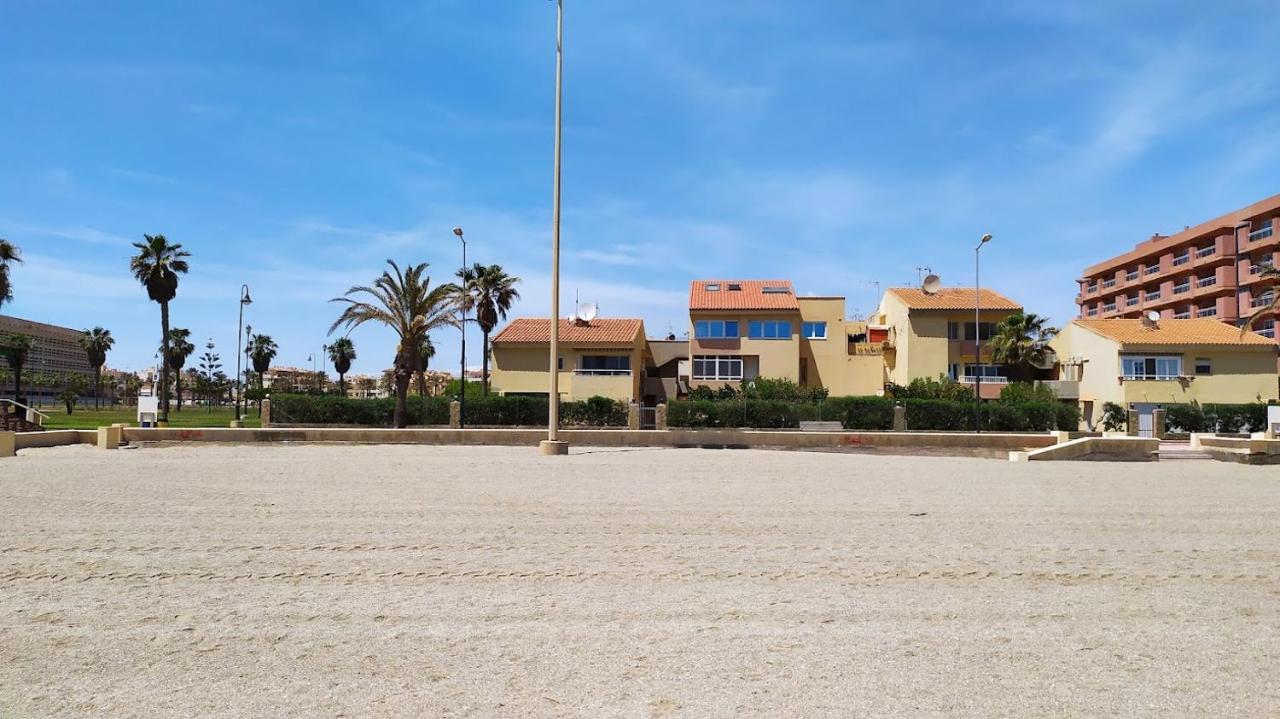 Atractivo Apartamento En La Playa Con Parking Roquetas de Mar Exteriör bild